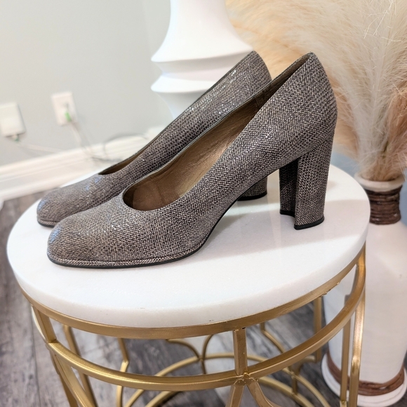 Stuart Weitzman Chunky Heel Pumps with Rounded Toe. Sz. 8 C1-1007 - Picture 1 of 7